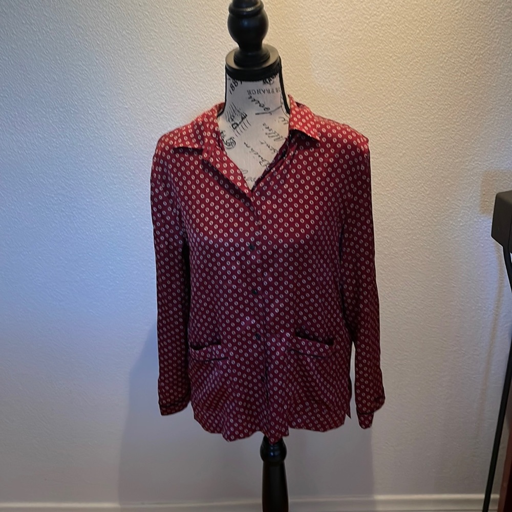 Madewell silk long sleeve shirt. Size xxs Burgundy with a small flower pattern.